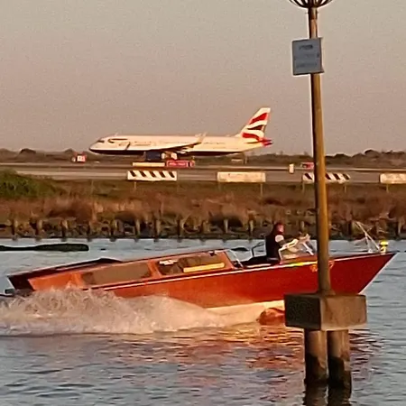 Fly To Airport View Locazione Turistica Affittacamere Venezia
